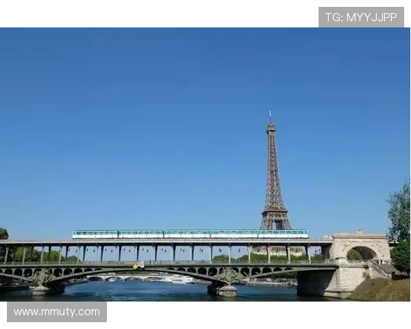 巴黎浪漫之都实时直播：塞纳河畔的日与夜